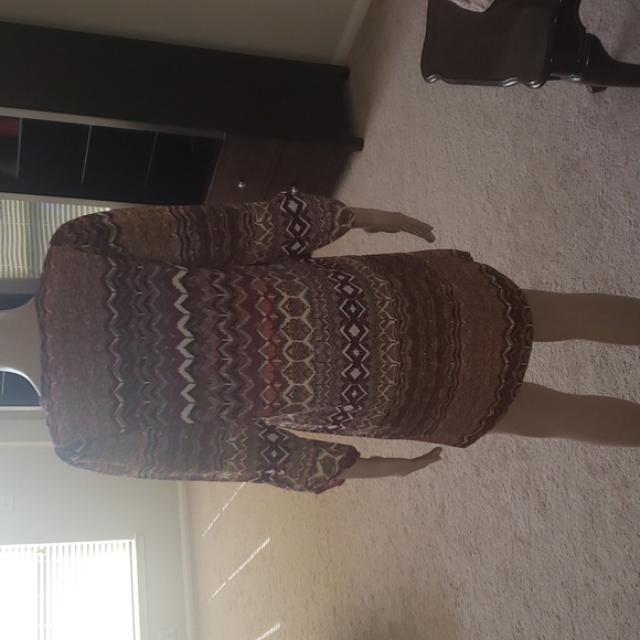 Brendas s earth toned tribal patterned button tab quarter sleeve shift - Picture 5 of 6